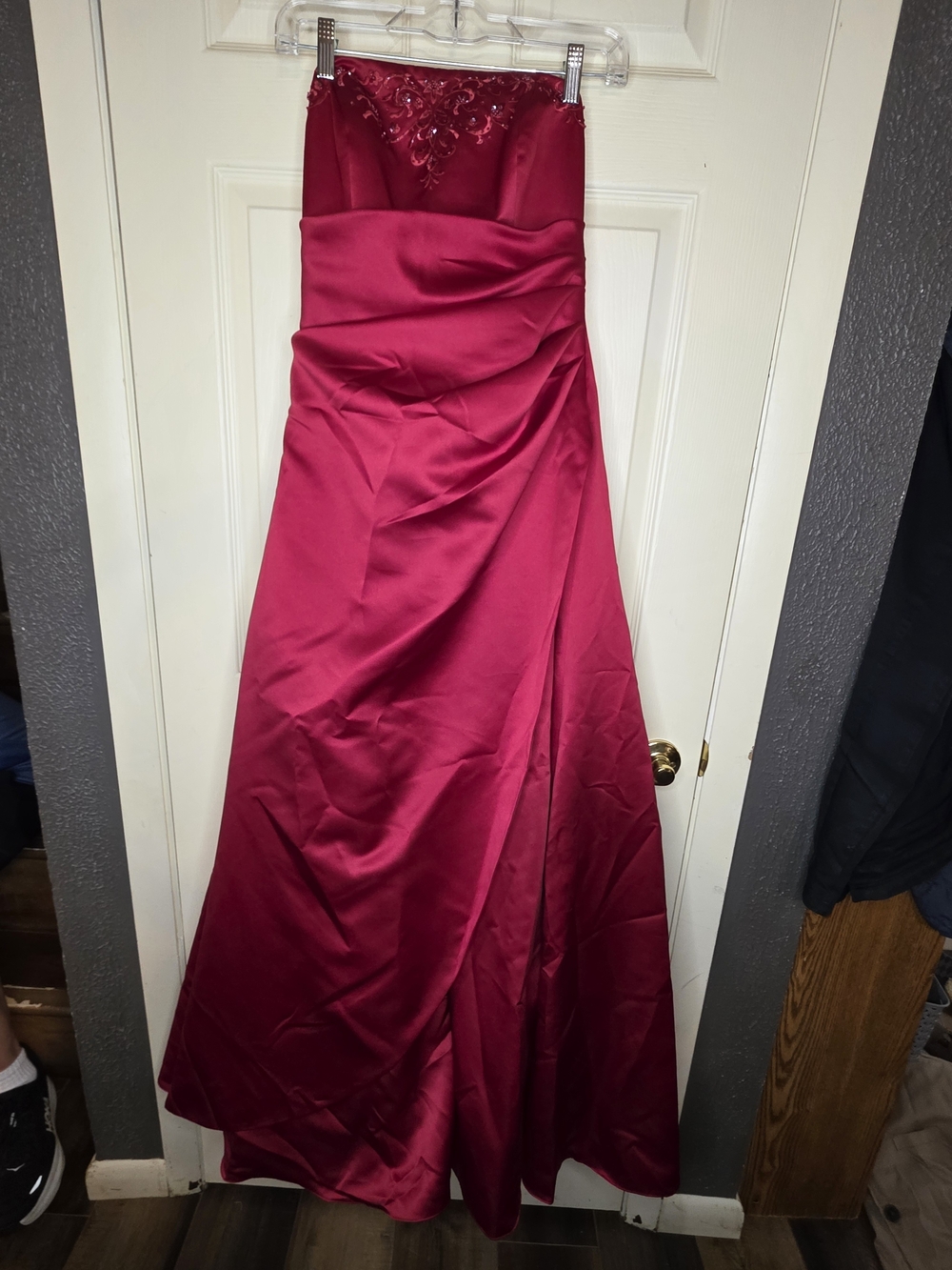 David's Bridal Red Satin Strapless Embroidered Gown Dress Size 6 F11165